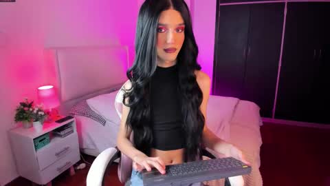    online show from 12-22-25, 08:11