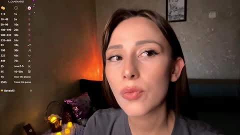 Snapshot of sophiedescoteaux chatting on 11-17-25, 06:03 Mira online show from 11-17-25, 06:03