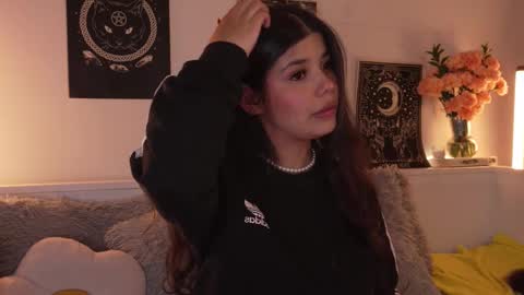 Snapshot of sophiee_art chatting on 10-19-25, 02:12 Sophiee online show from 10-19-25, 02:12