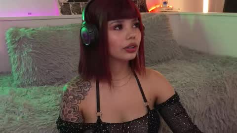 Snapshot of sophiee_art chatting on 12-03-25, 09:13 Sophiee online show from 12-03-25, 09:13