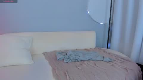 Snapshot of sophiee_s chatting on 06-16-26, 11:40 Sophie online show from 06-16-26, 11:40