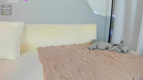 Snapshot of sophiee_s chatting on 06-22-26, 11:35 Sophie online show from 06-22-26, 11:35