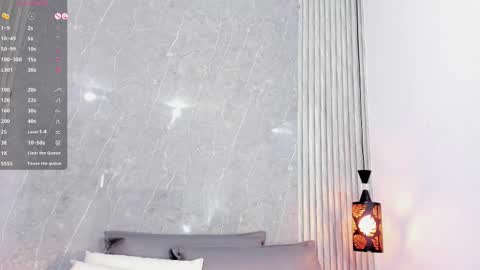 Snapshot of sophiee_velvet chatting on 02-14-25, 05:46 online show from 02-14-25, 05:46