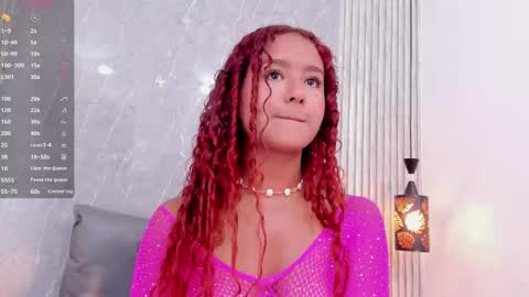 Snapshot of sophiee_velvet chatting on 02-25-25, 02:44 online show from 02-25-25, 02:44