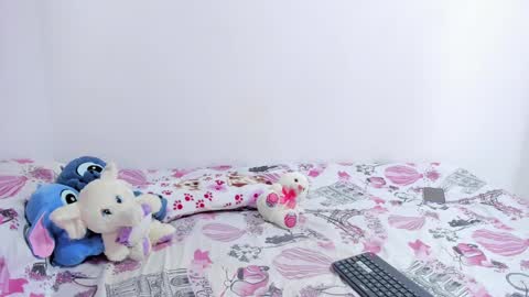 Snapshot of sophieewoods chatting on 02-08-25, 07:16 Sophie Woods online show from 02-08-25, 07:16