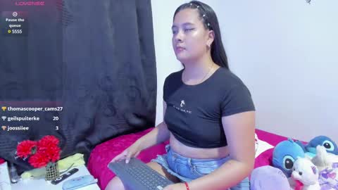 Snapshot of sophieewoods chatting on 02-19-25, 11:46 Sophie Woods online show from 02-19-25, 11:46