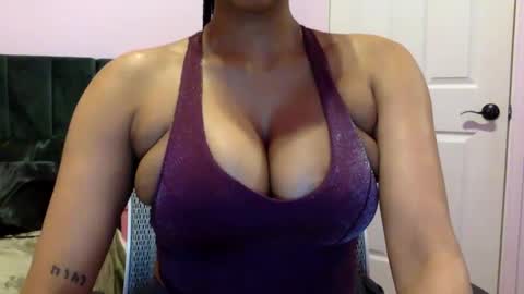 Snapshot of sophieinthecity chatting on 01-08-25, 05:37 Sophia Star online show from 01-08-25, 05:37