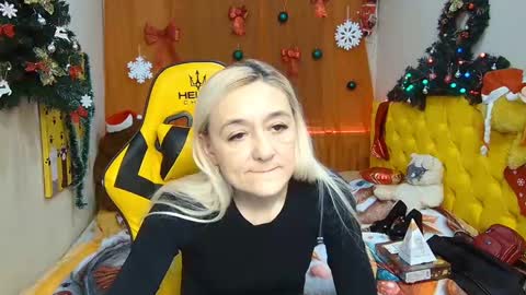 Snapshot of sophiekittyy chatting on 12-26-24, 10:37 sophiekittyy online show from 12-26-24, 10:37