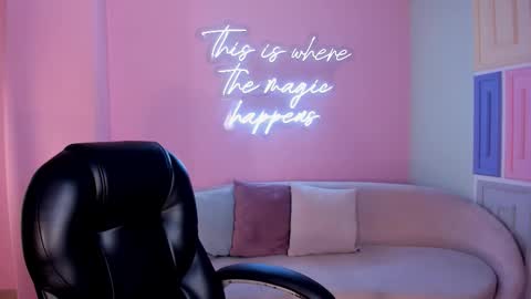 Sophie online show from 02-26-26, 04:44