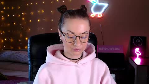 Snapshot of sophieleroux chatting on 05-06-26, 10:53 sophieleroux online show from 05-06-26, 10:53