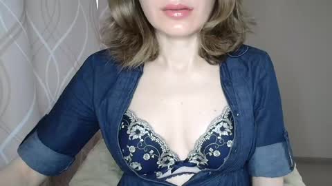 Snapshot of sophiemisss chatting on 05-17-26, 06:22 Sophiemisss online show from 05-17-26, 06:22