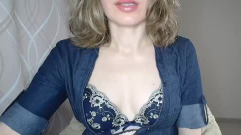 Snapshot of sophiemisss chatting on 05-21-26, 06:20 Sophiemisss online show from 05-21-26, 06:20