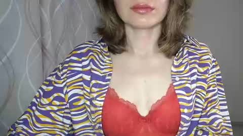 Snapshot of sophiemisss chatting on 06-18-26, 06:13 Sophiemisss online show from 06-18-26, 06:13