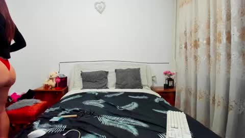 Snapshot of sophiesin__ chatting on 12-11-24, 05:26 Sophie online show from 12-11-24, 05:26