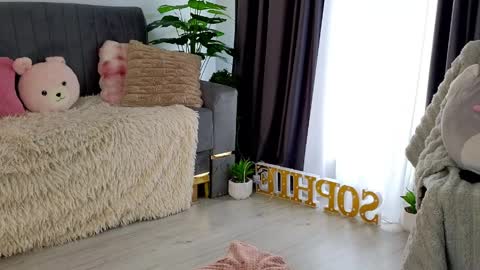 Sophie online show from 04-10-26, 05:23