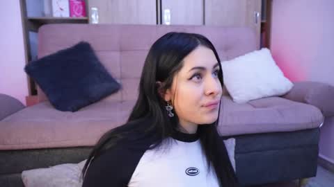 Sophiie online show from 03-18-26, 04:15