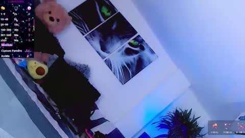 Snapshot of sophiieesweet chatting on 10-11-25, 03:21 Sophie Sweet online show from 10-11-25, 03:21