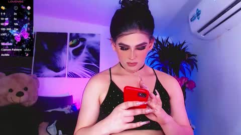 Snapshot of sophiieesweet chatting on 12-01-25, 01:54 Sophie Sweet online show from 12-01-25, 01:54
