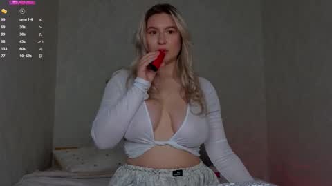 Snapshot of soulmeinme chatting on 10-18-25, 07:58 soulmeinme online show from 10-18-25, 07:58