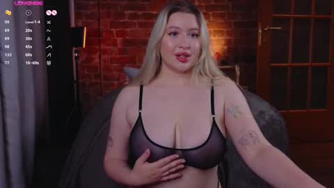 Snapshot of soulmeinme chatting on 11-04-25, 08:08 soulmeinme online show from 11-04-25, 08:08