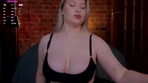 Snapshot of soulmeinme chatting on 11-20-25, 08:19 soulmeinme online show from 11-20-25, 08:19