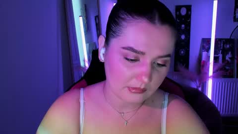 Snapshot of sour_cherry_ chatting on 05-30-26, 12:24 Jennie online show from 05-30-26, 12:24