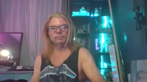 Milaney  Dalaney online show from 04-15-26, 03:24