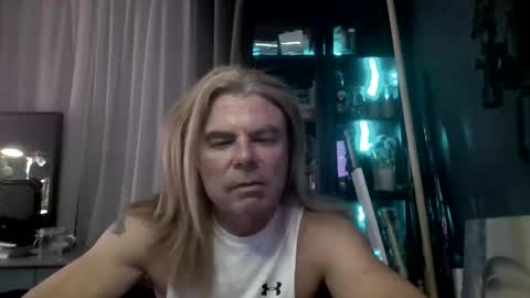 Milaney  Dalaney online show from 04-19-26, 08:13