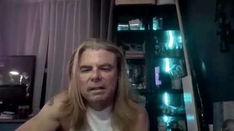 Milaney  Dalaney online show from 04-20-26, 03:20