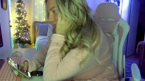 Snapshot of southernbarbii chatting on 12-08-24, 12:30 Your Barbii online show from 12-08-24, 12:30