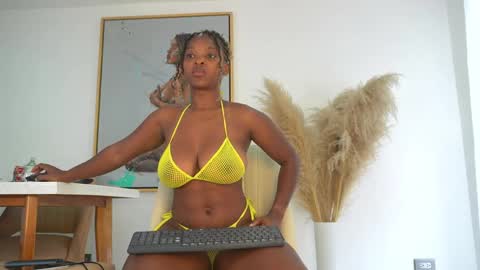 Snapshot of sow_fitt chatting on 09-17-25, 02:30 sow_fitt online show from 09-17-25, 02:30