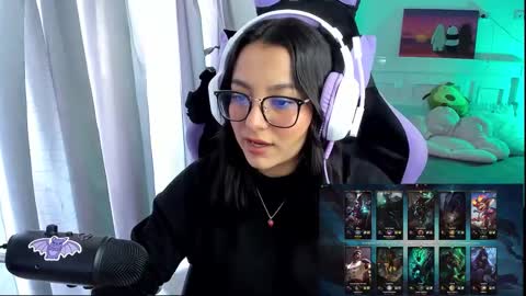 Lili online show from 01-14-25, 06:07