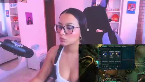 Snapshot of soy___lili chatting on 06-12-26, 04:39 Lili online show from 06-12-26, 04:39