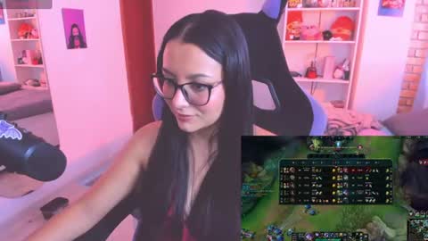 Snapshot of soy___lili chatting on 06-19-26, 04:33 Lili online show from 06-19-26, 04:33