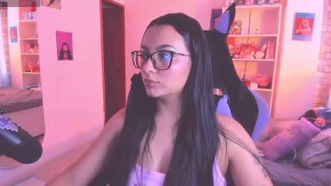 Snapshot of soy___lili chatting on 07-12-26, 04:42 Lili online show from 07-12-26, 04:42