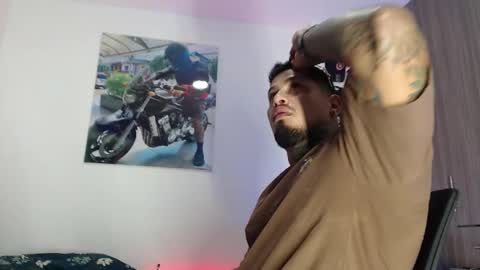 Snapshot of soy_apolo chatting on 09-23-25, 04:32 soy_apolo online show from 09-23-25, 04:32