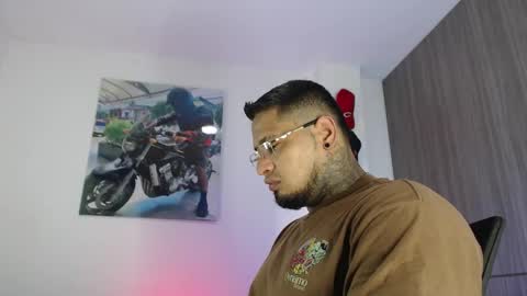 Snapshot of soy_apolo chatting on 10-25-25, 03:40 soy_apolo online show from 10-25-25, 03:40