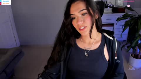 Luisa    online show from 01-16-25, 01:37