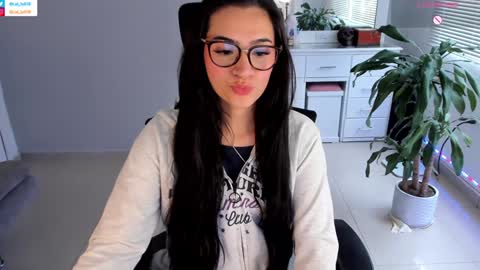 Luisa    online show from 01-17-25, 08:22