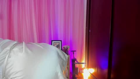 Snapshot of soyemi_ chatting on 02-08-25, 12:06 25 online show from 02-08-25, 12:06