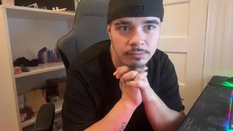 Snapshot of spanishcouple4255 chatting on 11-23-25, 04:40 spanishcouple4255 online show from 11-23-25, 04:40