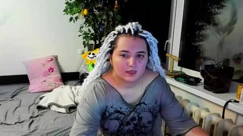 Snapshot of spanking_girls chatting on 01-05-25, 12:20 Evgenia online show from 01-05-25, 12:20