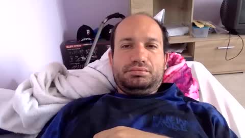 Snapshot of sparei7 chatting on 04-20-26, 09:23 Snaiky online show from 04-20-26, 09:23