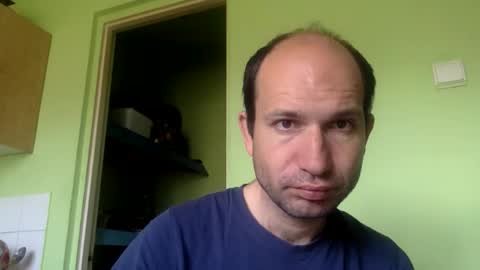 Snapshot of sparei7 chatting on 04-25-26, 05:32 Snaiky online show from 04-25-26, 05:32