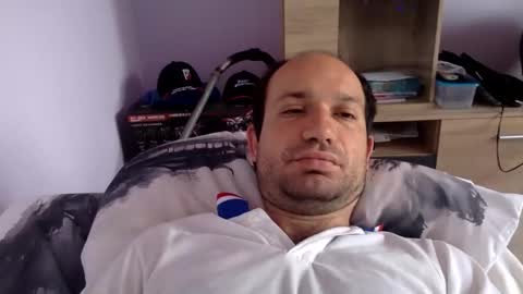 Snapshot of sparei7 chatting on 05-12-26, 08:55 Snaiky online show from 05-12-26, 08:55