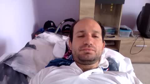Snapshot of sparei7 chatting on 05-13-26, 01:30 Snaiky online show from 05-13-26, 01:30