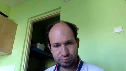 Snapshot of sparei7 chatting on 05-14-26, 09:27 Snaiky online show from 05-14-26, 09:27
