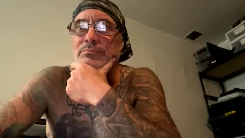 Snapshot of specter1972 chatting on 12-04-25, 12:09 specter1972 online show from 12-04-25, 12:09