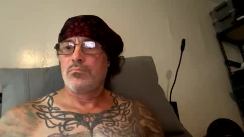 Snapshot of specter1972 chatting on 12-14-25, 12:32 specter1972 online show from 12-14-25, 12:32