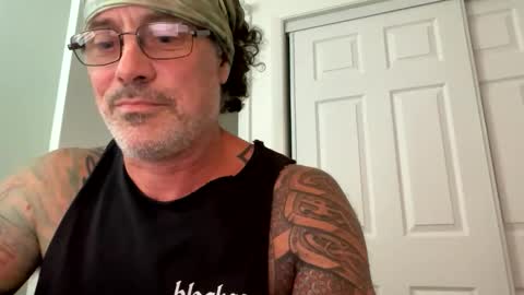 Snapshot of specter1972 chatting on 12-21-25, 07:10 specter1972 online show from 12-21-25, 07:10